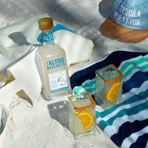 Summer drinks | Olmeca Altos Margarita Classic Lime with glasses Summer drinks | Olmeca Altos Margarita Classic Lime with glasses