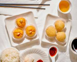 Rol San restaurant Toronto | Sesame paste balls and deep-fried pumpkin balls