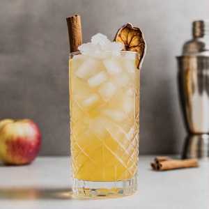 The Ezra and Cider cocktail