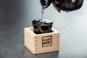 Hello Nori the Handroll Bar | A sake pour at Hello Nori