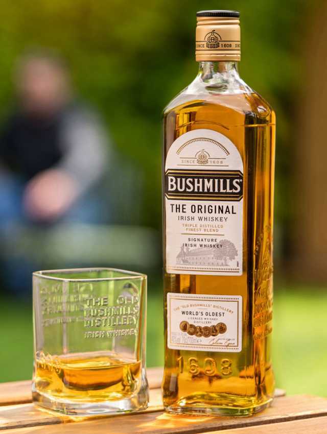 Irish whisky | Bushmills Original in a glass