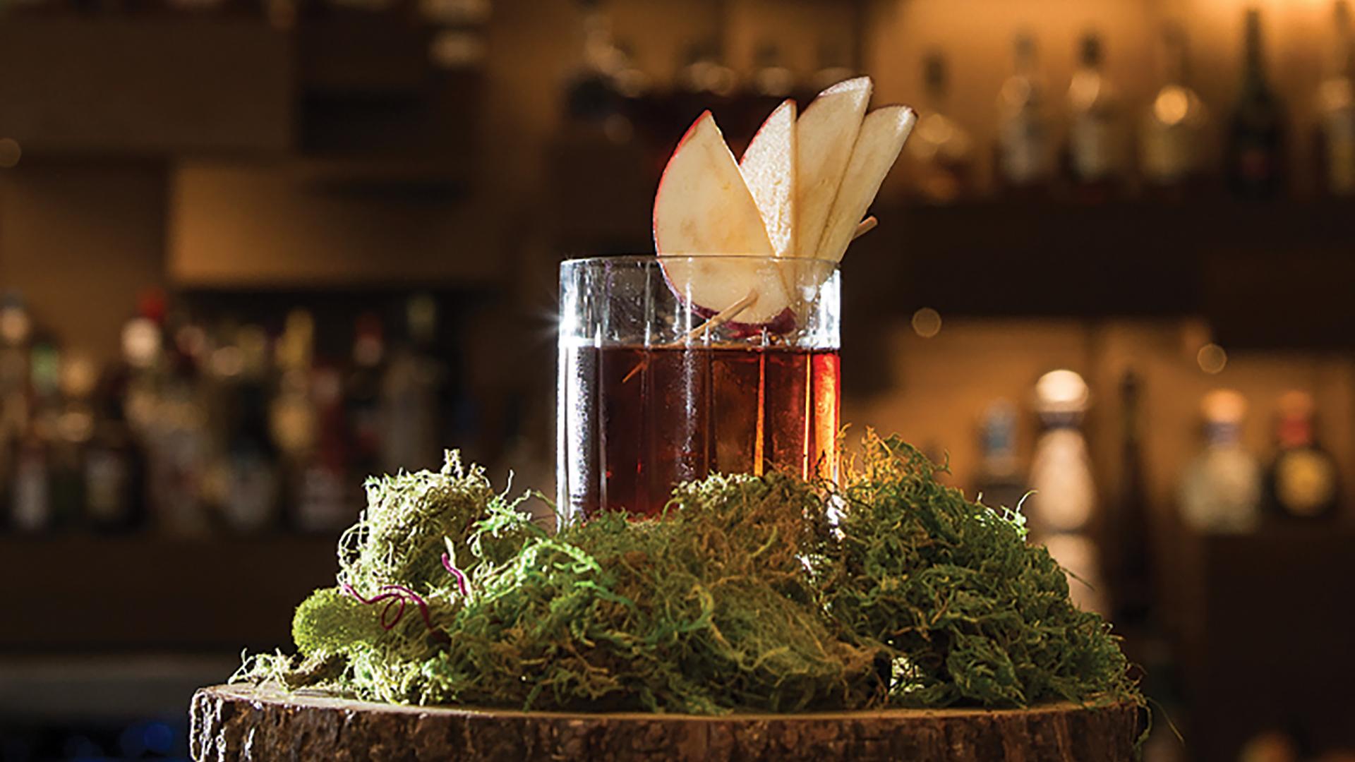 Christmas cocktails and winter drinks to make this season | Applehattan cocktail from the Shangri-La hotel in Toronto Christmas cocktails and winter drinks to make this season | Applehattan cocktail from the Shangri-La hotel in Toronto