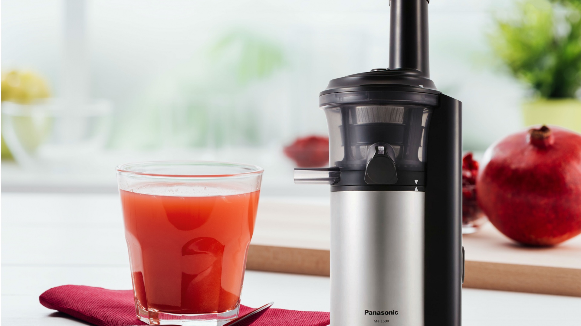 Weapons of Choice: Panasonic Slow Juicer Weapons of Choice: Panasonic Slow Juicer
