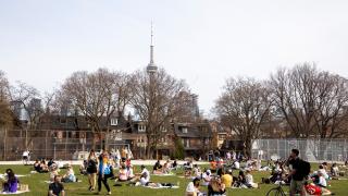 Things to do in Toronto this April 2021 | People sitting in Trinity Bellwoods Park