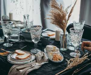 Dinner party and restaurant etiquette examples | A beautiful table setting with crystal glasses