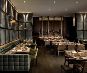 ONE Restaurant | The dining room at ONE Restaurant in Yorkville with