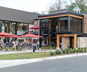 Niagara | Outdoor patio at Bench Brewing Co