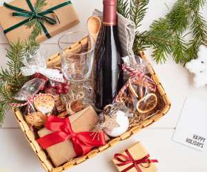 Christmas gift ideas for foodies | A gift basket full of treats and a bottle of wine