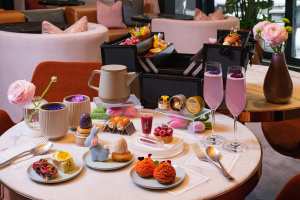 Things to do in Toronto | Easter high tea in the Living Room at the W Toronto hotel