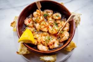 Happy hours in Toronto | Garlic shrimp at Luma