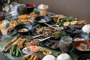 Filipino restaurants Toronto | A spread of dishes at Casa Manila