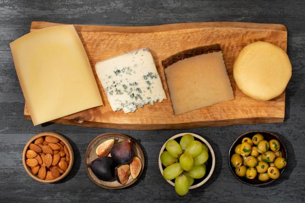 Cheeseworld online cheesery | A spread of cheese and fruit