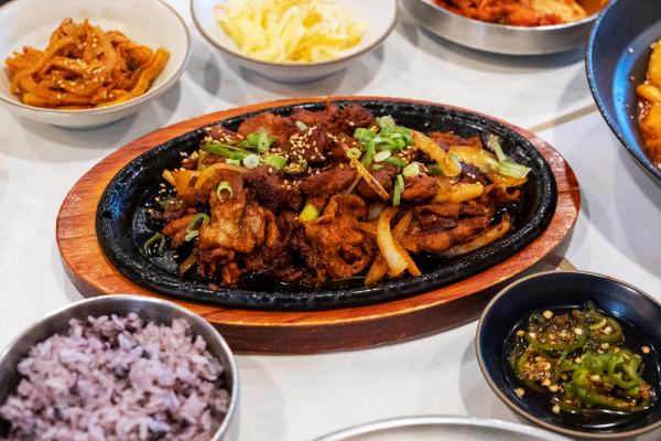 Korean restaurants Toronto | Jaeyuk Jungsik (spicy pork) at Myeongdong Gyoza Kalguksu