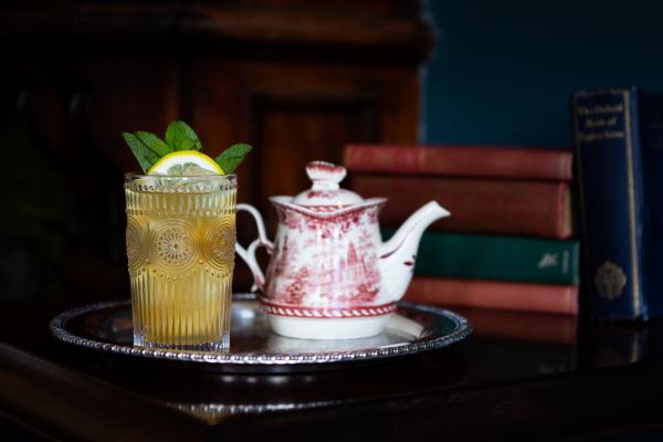 Happy hours in Toronto | The Queen's Tea cocktail at The Rabbit Hole