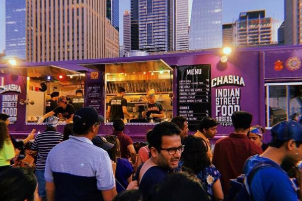 Toronto food trucks | People line up at the Chaska food truck
