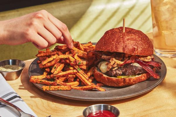 Best Winterlicious restaurants in Toronto | The Drake Burger