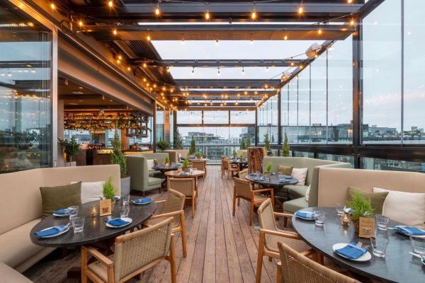 Romantic restaurants in Toronto | Cozy booths and tables at Harriet's Rooftop in Toronto