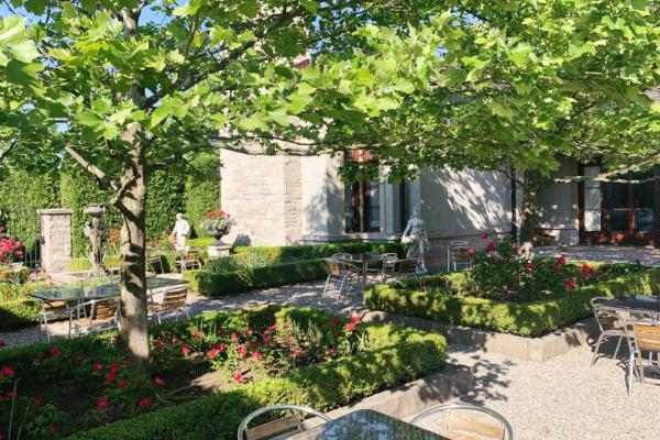Best wineries in Beamsville | The courtyard at Tawse Winery