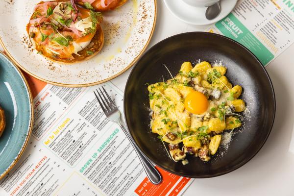Best brunch spots Toronto | A smoked salmon bagel and gnocchi with eggs at OEB