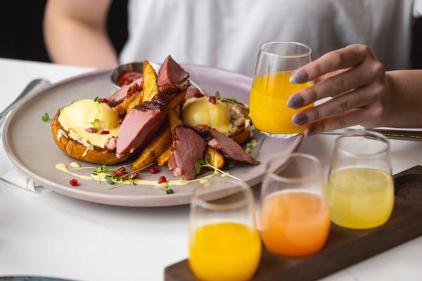 The best brunch in Toronto | Eggs benedict and steak at OEB with a mimosa flight