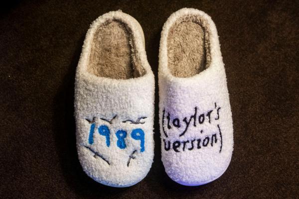 Taylor Swift Toronto events | Taylor Swift slippers in The Taylor suite at Bisha Hotel Toronto