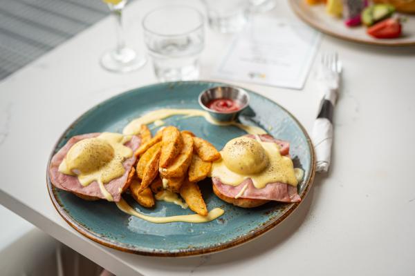 White vs brown Eggs | Traditional eggs Benny at OEB Breakfast Co.