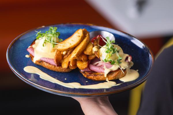 Pasture-raised eggs | Montréal smoked meat eggs Benny at OEB Breakfast Co.