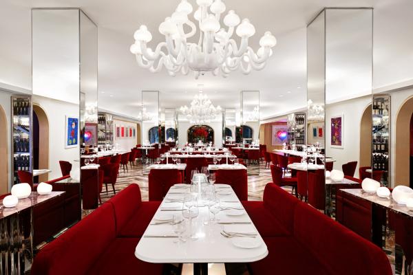 Restaurants with art | The magnificent dining room at Sofia