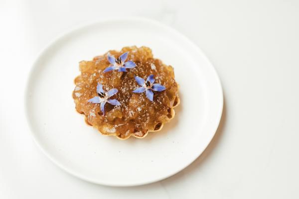 Henry's wine bar | Beef tartare tart with pho gelee