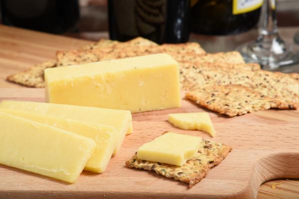 How to serve cheddar cheese made with Ontario milk How to serve cheddar cheese made with Ontario milk