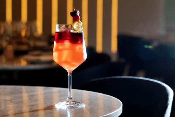 Champagne cocktails and sparkling wine cocktails | Robin Goodfellow's The Mari cocktail recipe