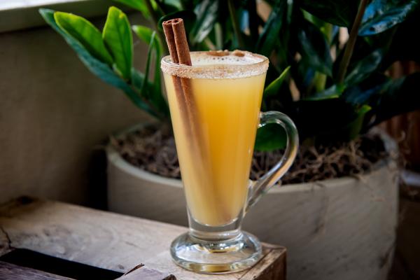 Romantic restaurants in Toronto | Cozy Apple cocktail at Harriet's Rooftop in Toronto