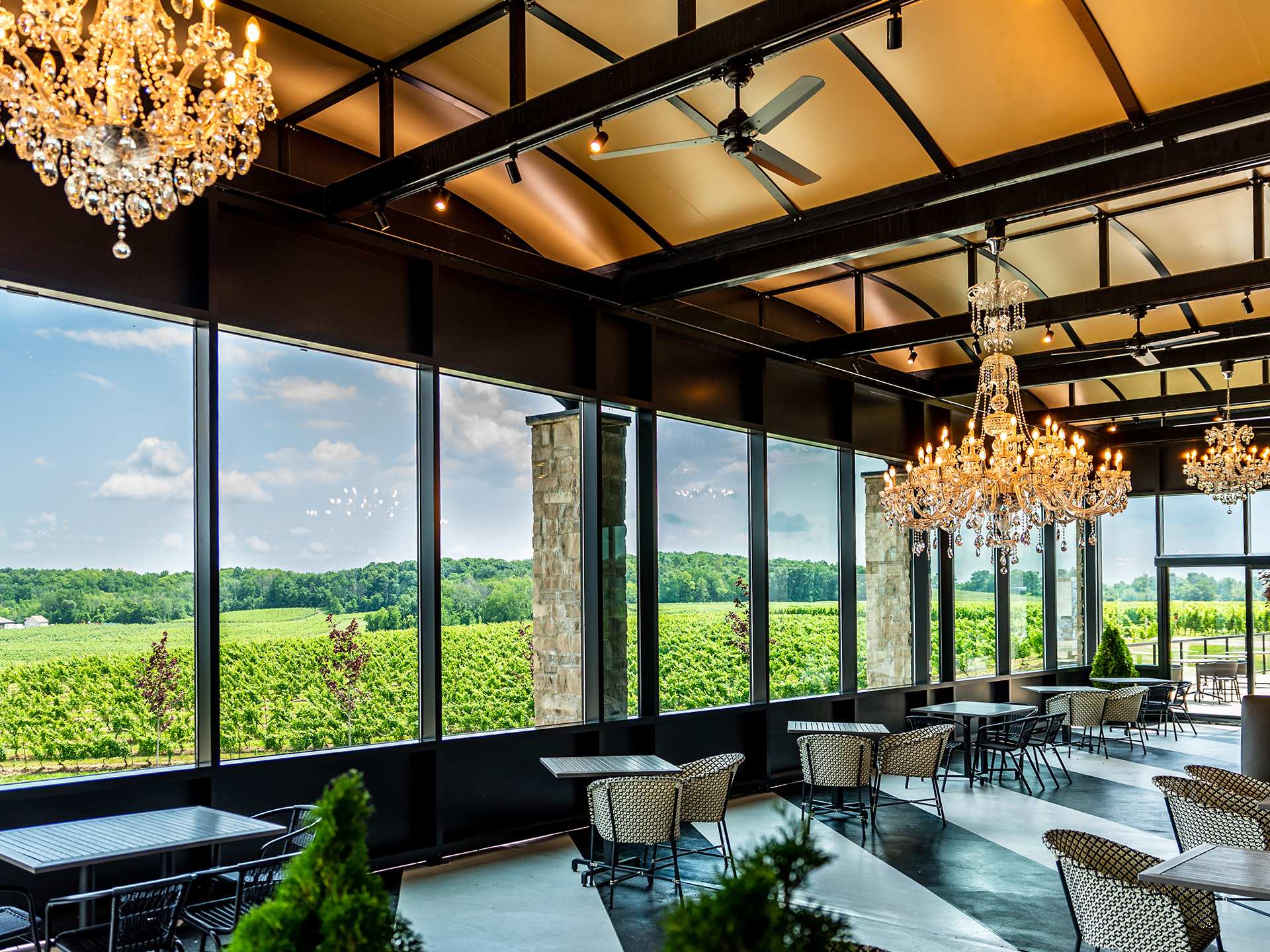 Niagara Benchlands | The dining room at Meglalomaniac Winery
