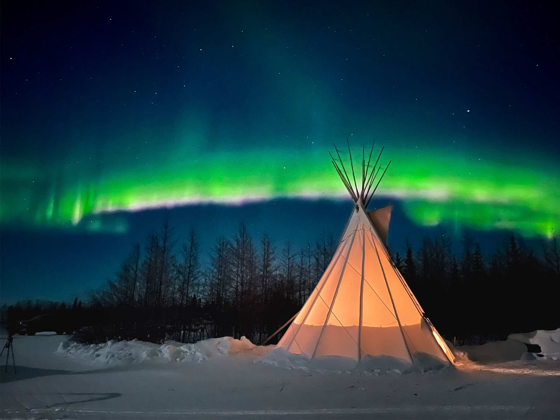 Visit Churchill Manitoba | Viewing the Northern Lights in Teepee Village