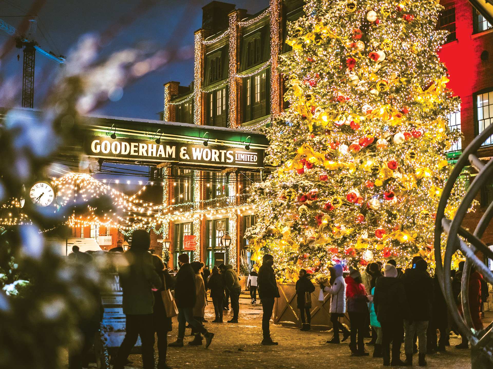 Toronto Christmas markets | The tree at Distillery Winter Village Toronto holiday pop-up