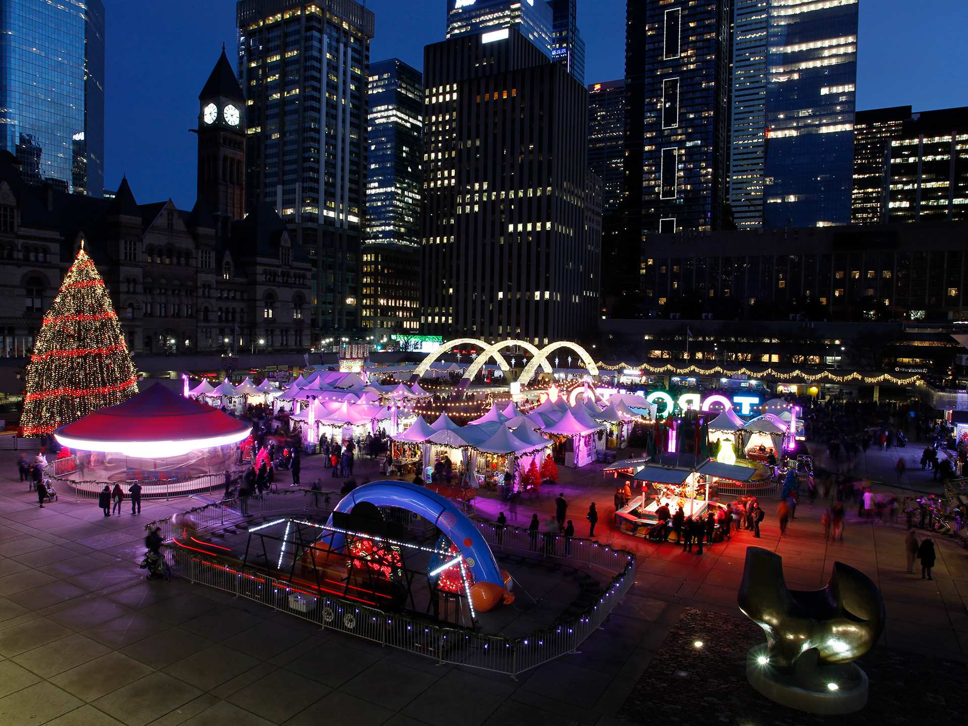 Toronto Christmas market | Fair in the Square at Nathan Philips Square