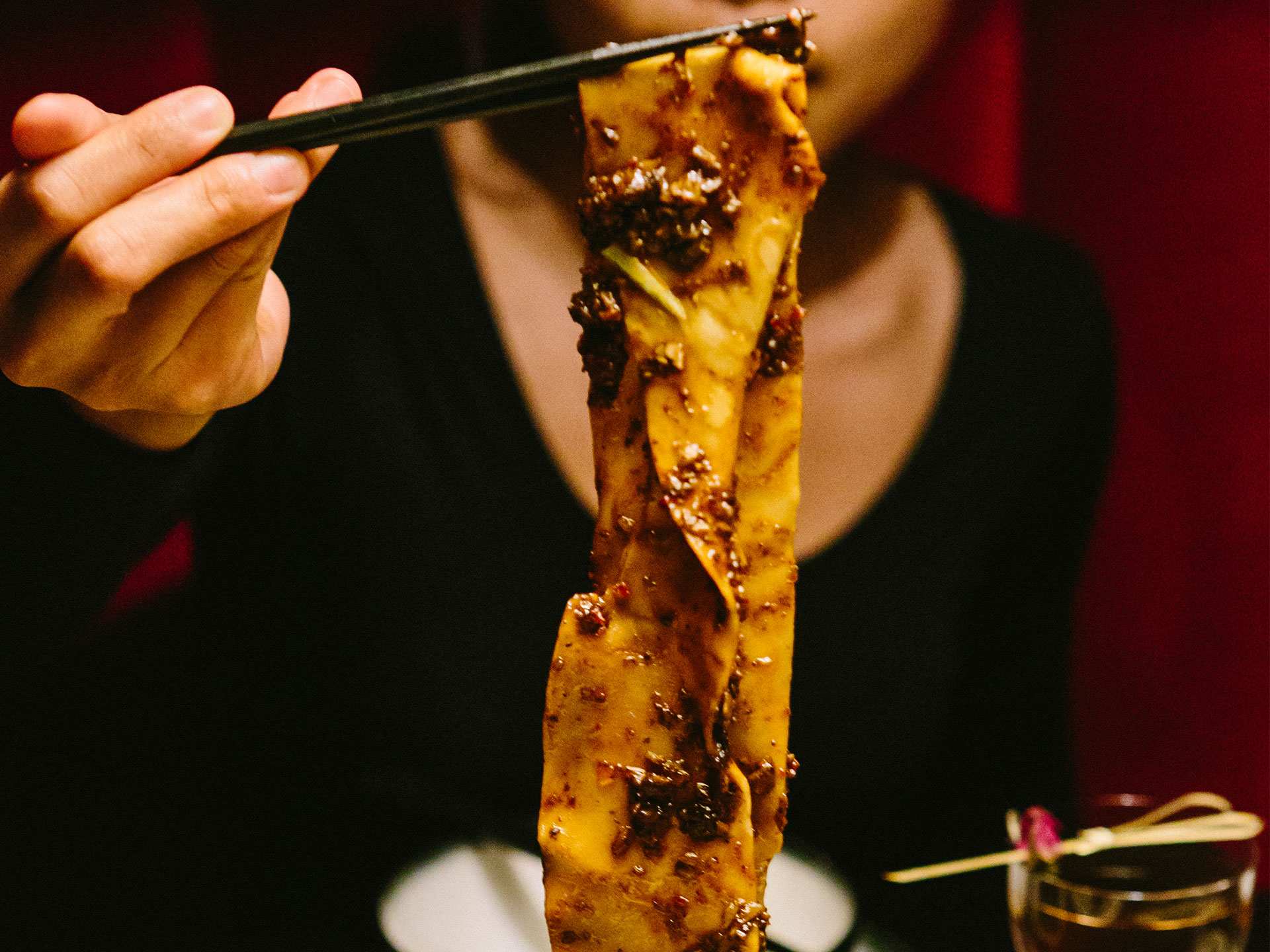 Best restaurants Toronto | Lifting the famous four-foot belt noodle at MIMI Chinese