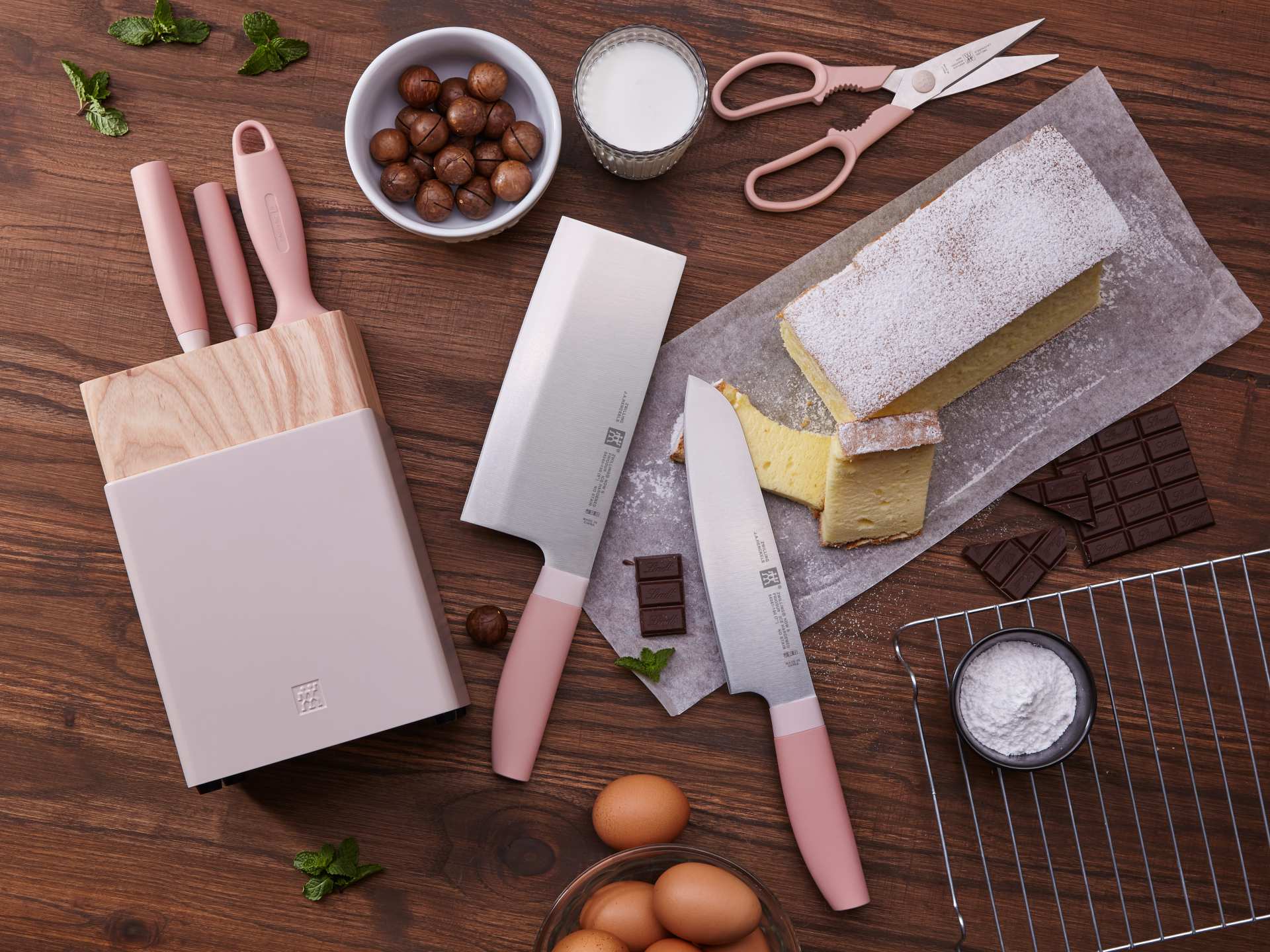 Mother's Day ideas | Zwilling Now S 7-Piece Knife Block Set cutting a cake