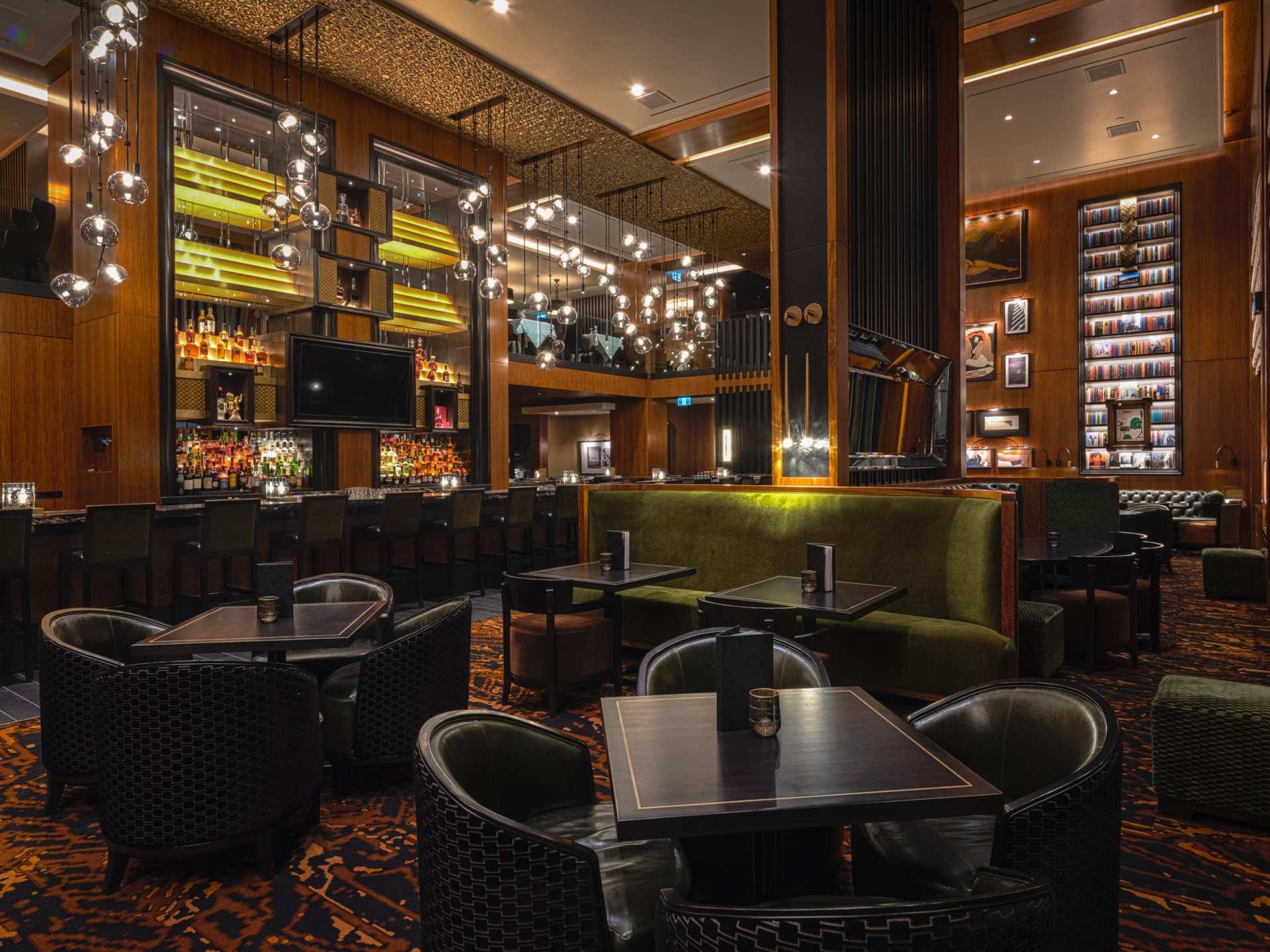 Happy hours in Toronto | The lounge main level at Hy's Steakhouse in Toronto