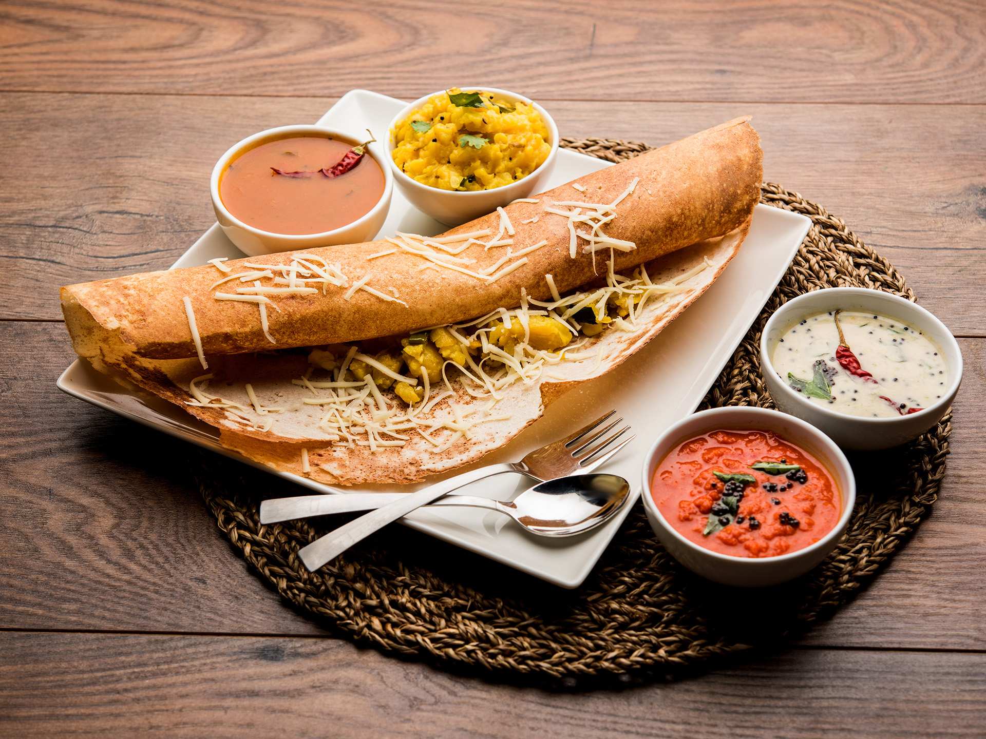 Dosa with assorted dips