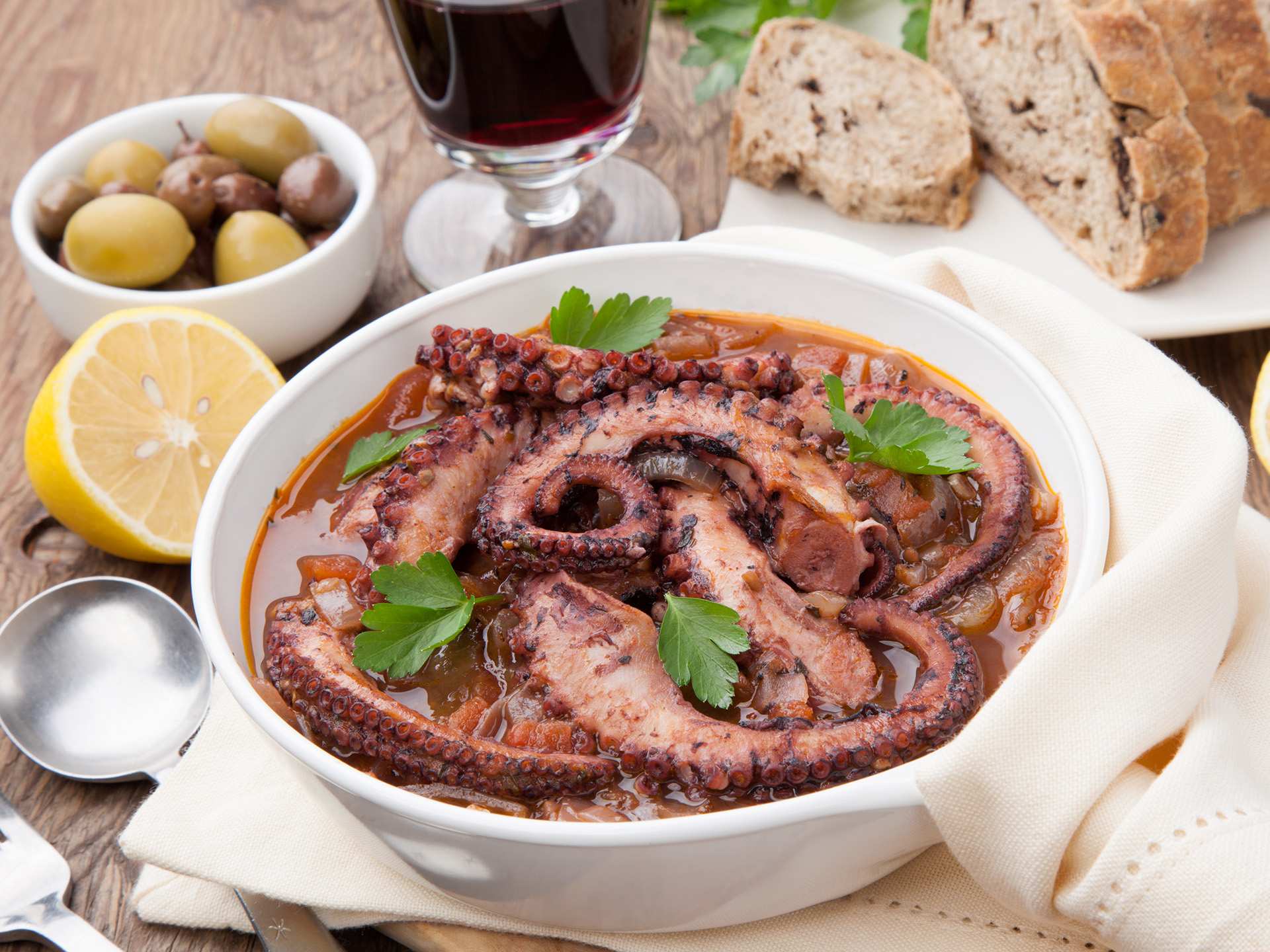 Polvo guisado with assorted sides