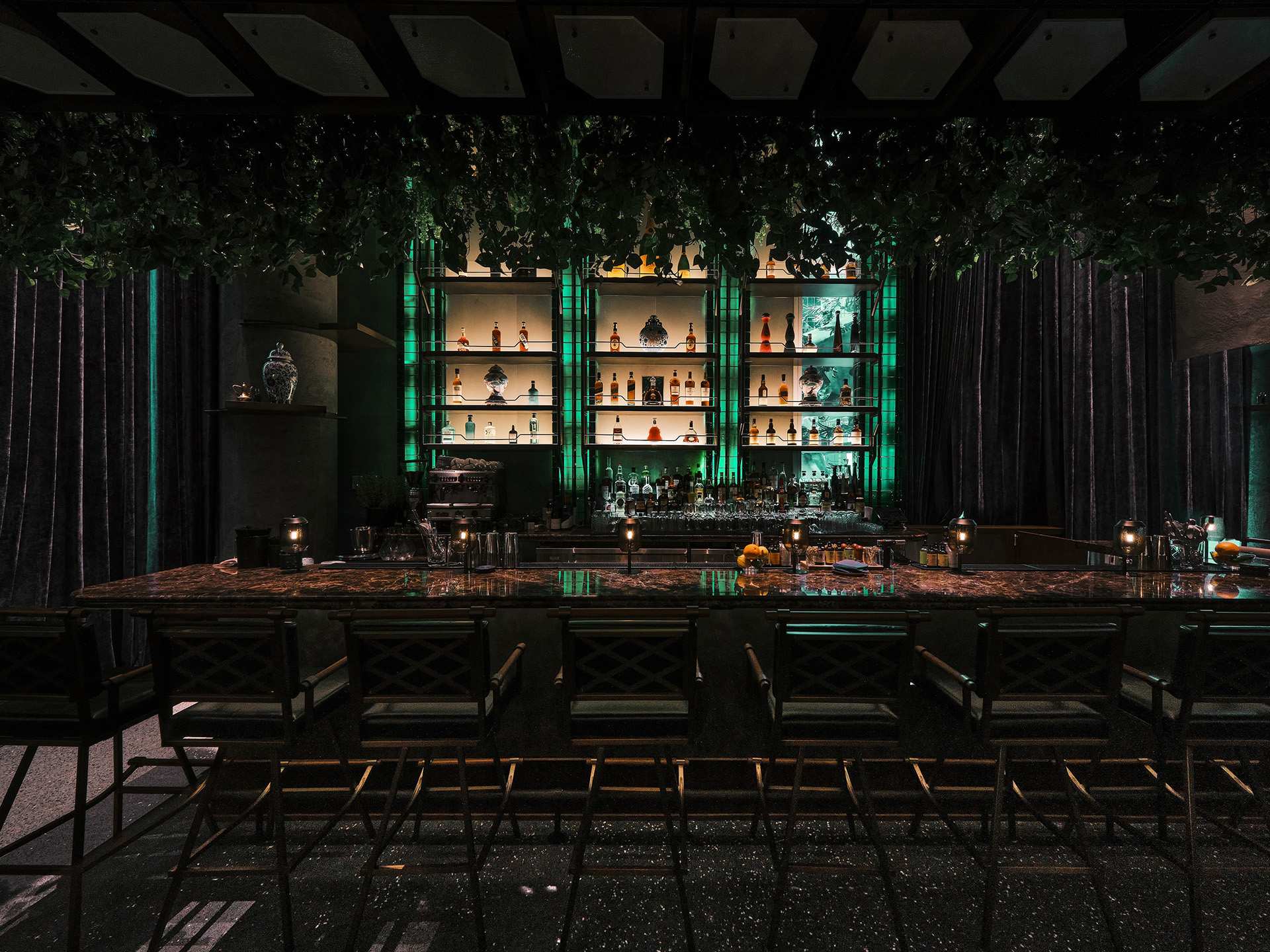 Mott 32 Toronto | The main bar with emerald green details at Mott 32 Toronto