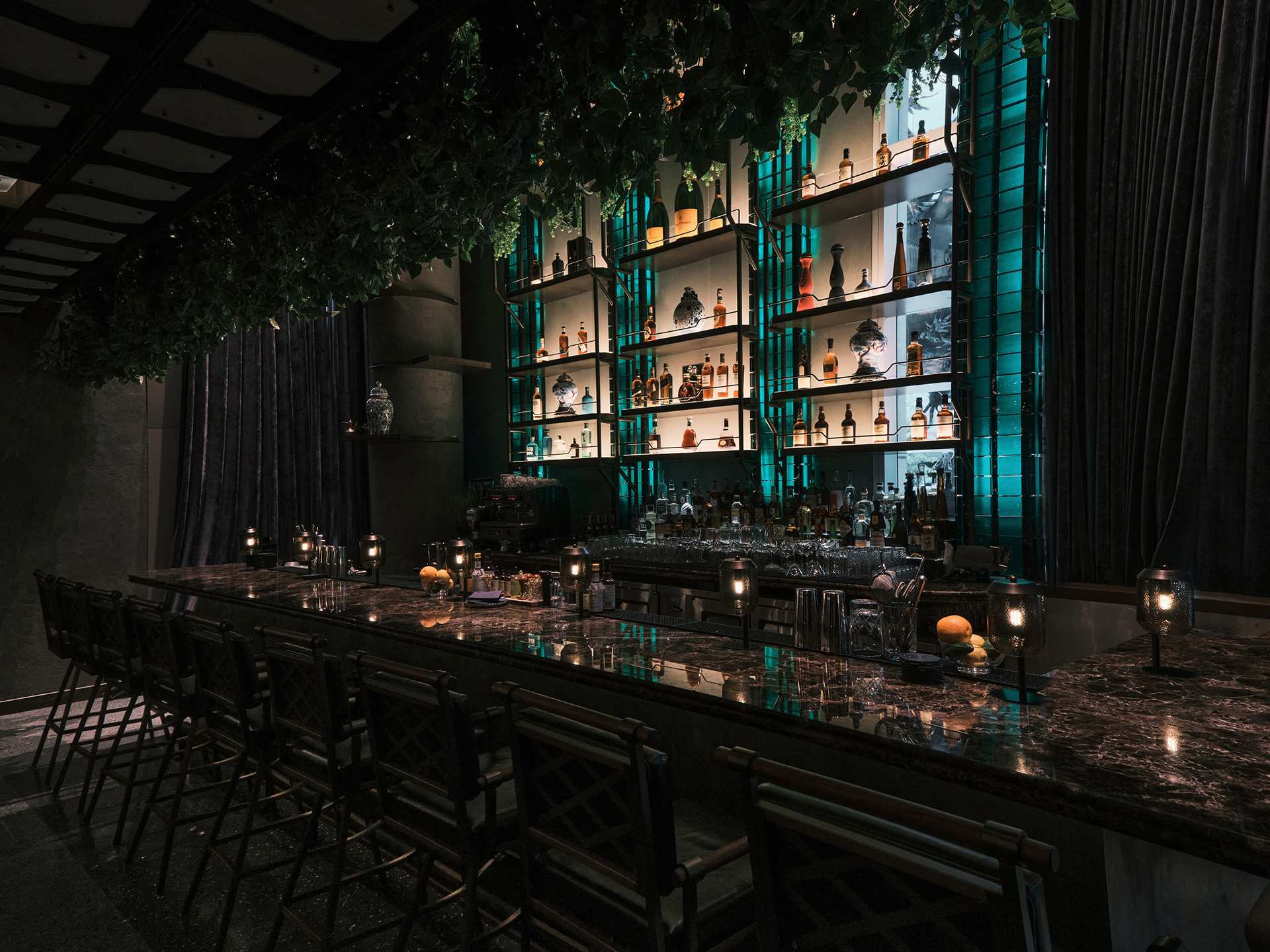 Mott 32 Toronto | A close view of the main bar at Mott 32 Toronto