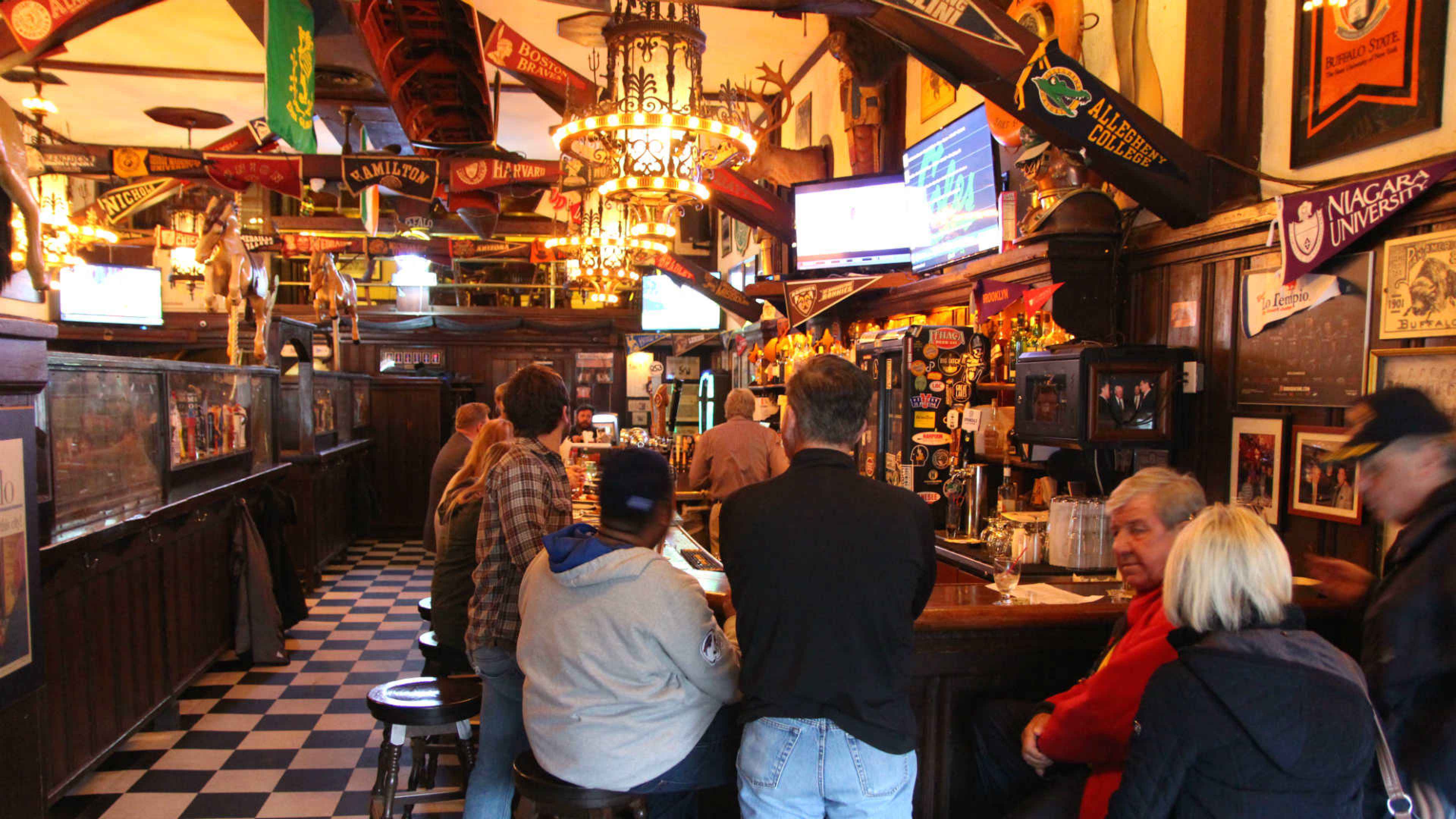 Experience the iconic Buffalo Wing Trail Foodism TO