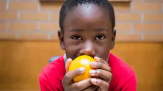 Roughly 800,000 Canadians relied on food banks in 2012. 32% are children. Roughly 800,000 Canadians relied on food banks in 2012. 32% are children.