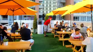 mascot-brewery-patio