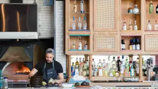 macho-radio-bar