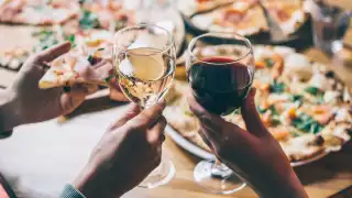 Restaurants and bars in Ontario can now sell alcohol with food takeout