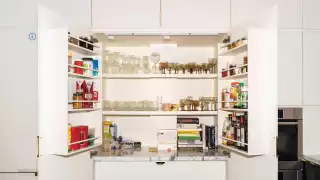 In the kitchen of Cory Vitiello, Martina Sorbara and Barlow In the kitchen of Cory Vitiello, Martina Sorbara and Barlow