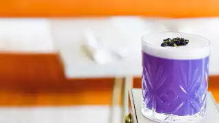 Delicious cocktail recipe made with gin and Prosecco Delicious cocktail recipe made with gin and Prosecco